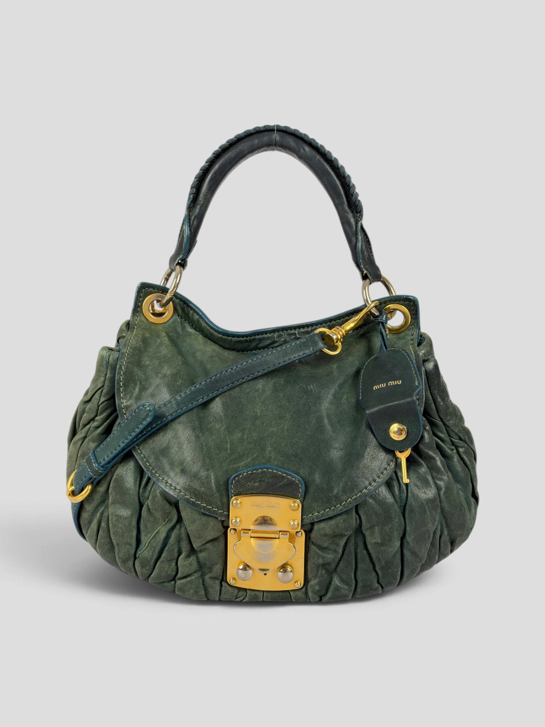Miu Miu Coffer Matelassé Leather Shoulder Bag aus Matelassé-Glattleder in Dunkelgrün, Vorderansicht