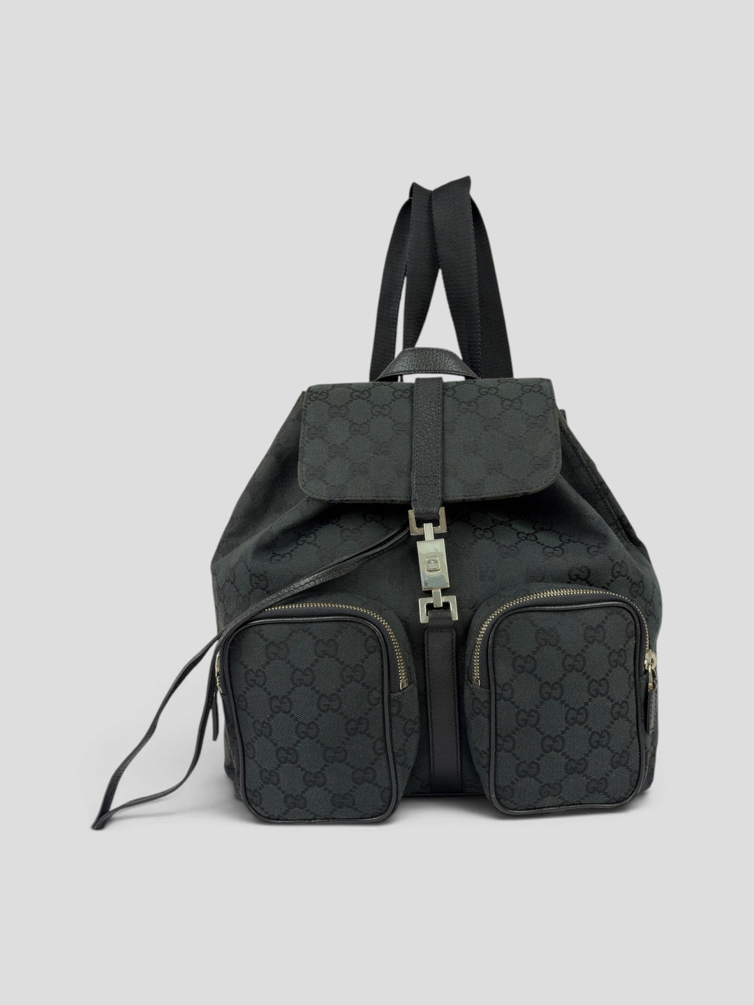 Gucci GG Canvas Jackie Backpack aus GG-Monogramm-Canvas in Schwarz, Vorderansicht