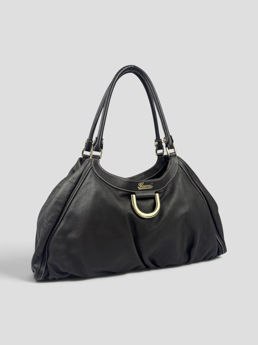 Gucci Abbey D-Ring Leather Hobo Shoulder Bag aus weichem Glattleder in Dunkelbraun, Vorderansicht