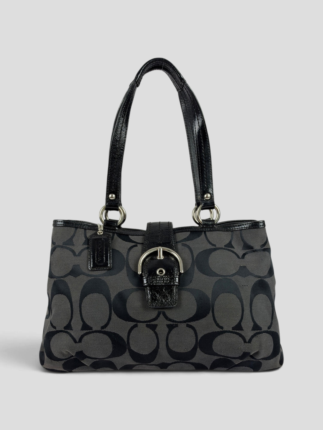 Coach Signature Soho Buckle Tote Shoulder Bag aus Signature-Jacquard in Grau/Schwarz, Vorderansicht