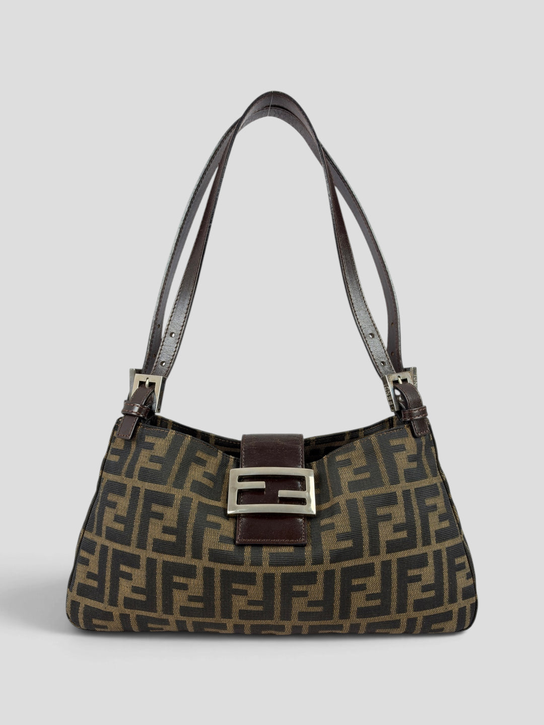 Fendi Zucca Canvas Baguette Buckle Shoulder Bag aus Zucca-Canvas in Tabakbraun/Schwarz, Vorderansicht