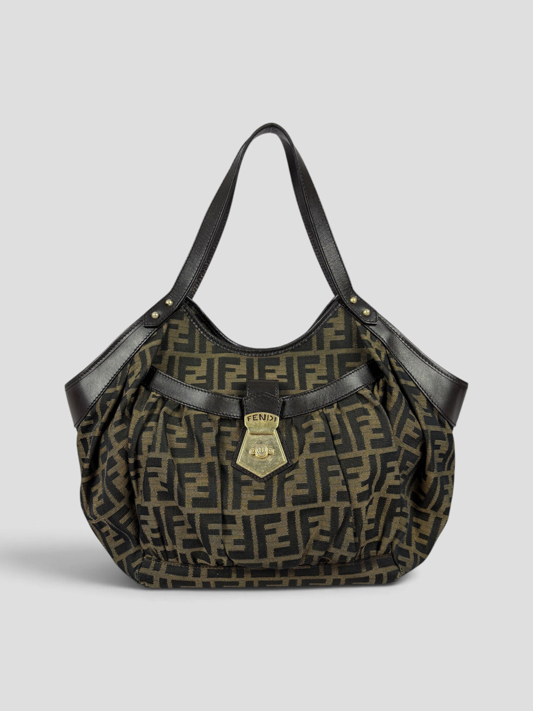 Fendi Zucca Canvas Chef Shoulder Bag aus Zucca-Jacquard-Canvas in Tabak/Schwarz, Vorderansicht