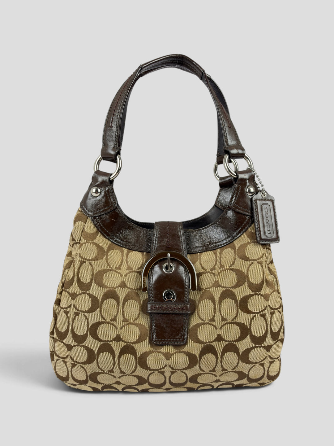 Coach Soho Signature Buckle Hobo Shoulder Bag aus Signature-Jacquard-Canvas in Khaki/Braun, Vorderansicht