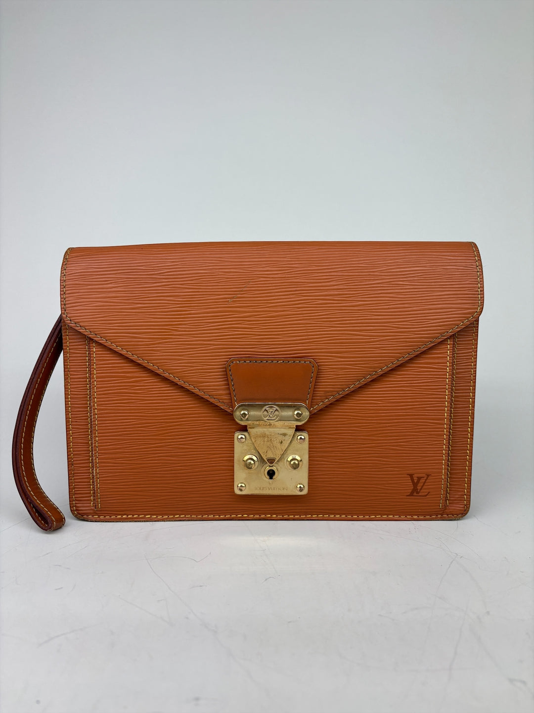 Louis Vuitton Epi Sellier Dragonne Clutch aus Epi-Leder in Kenyan Fawn, Vorderansicht