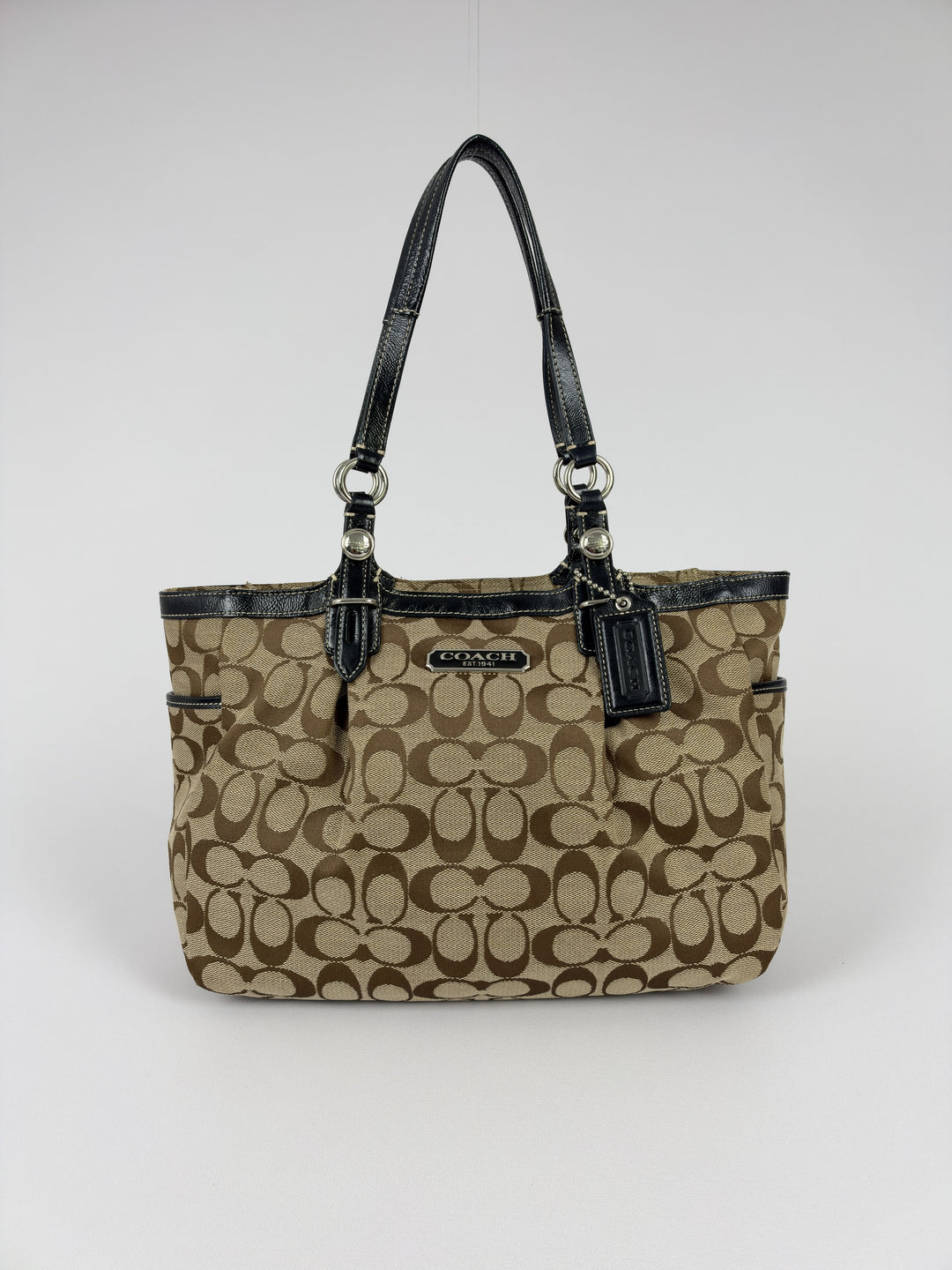 Coach Gallery Signature Tote Shoulder Bag in Khaki/Braun, Vorderansicht im Originalfoto