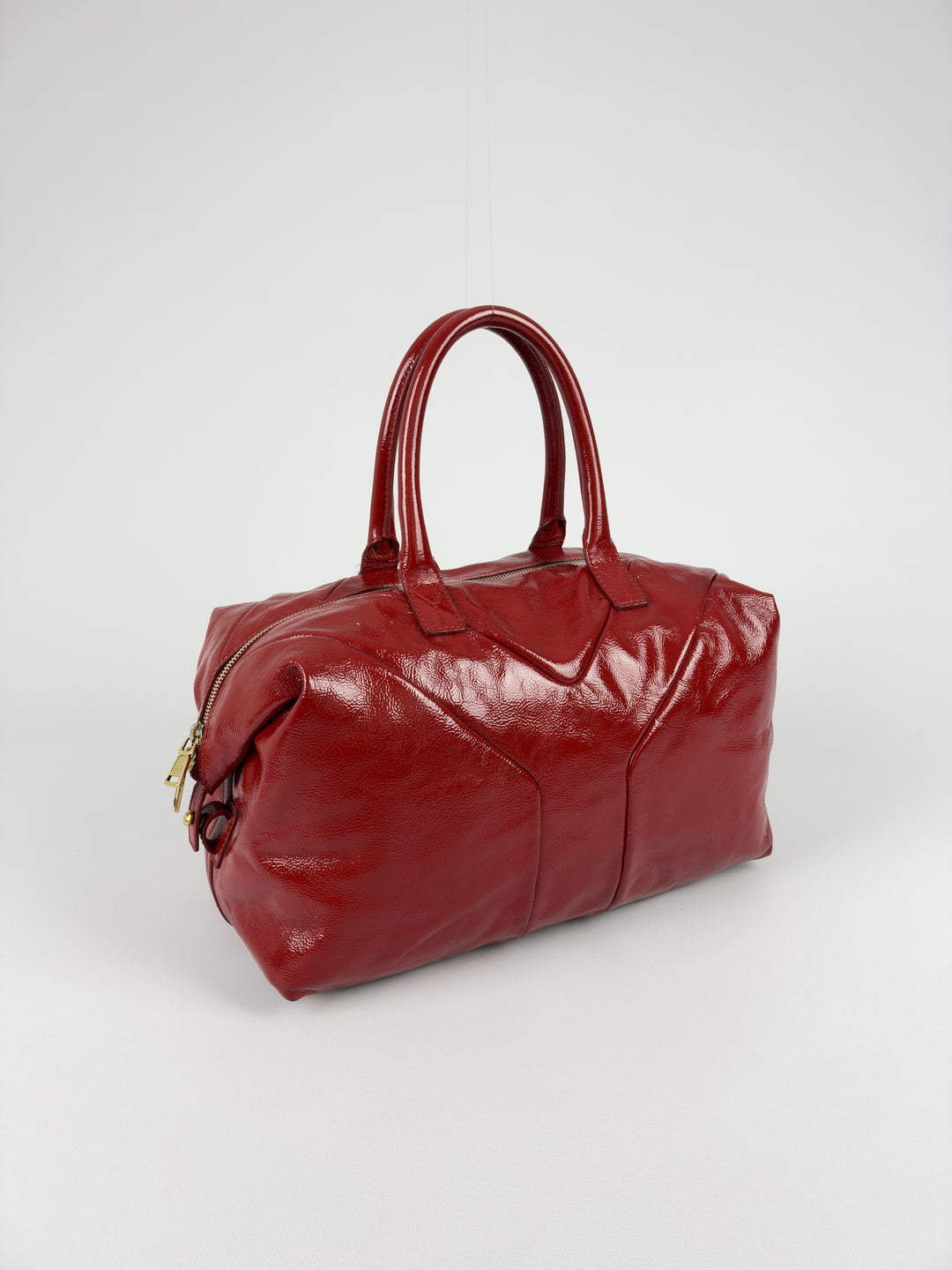 Yves Saint Laurent Easy Y Patent Leather Bag in Rot, Vorderansicht im Originalfoto