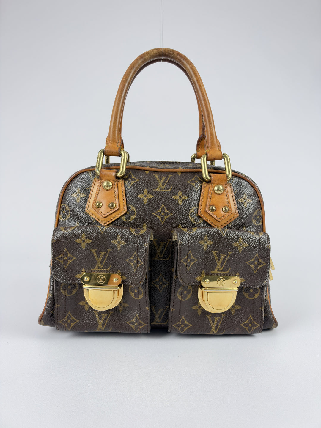 Louis Vuitton Monogram Manhattan PM in Braun, Vorderansicht im Originalfoto