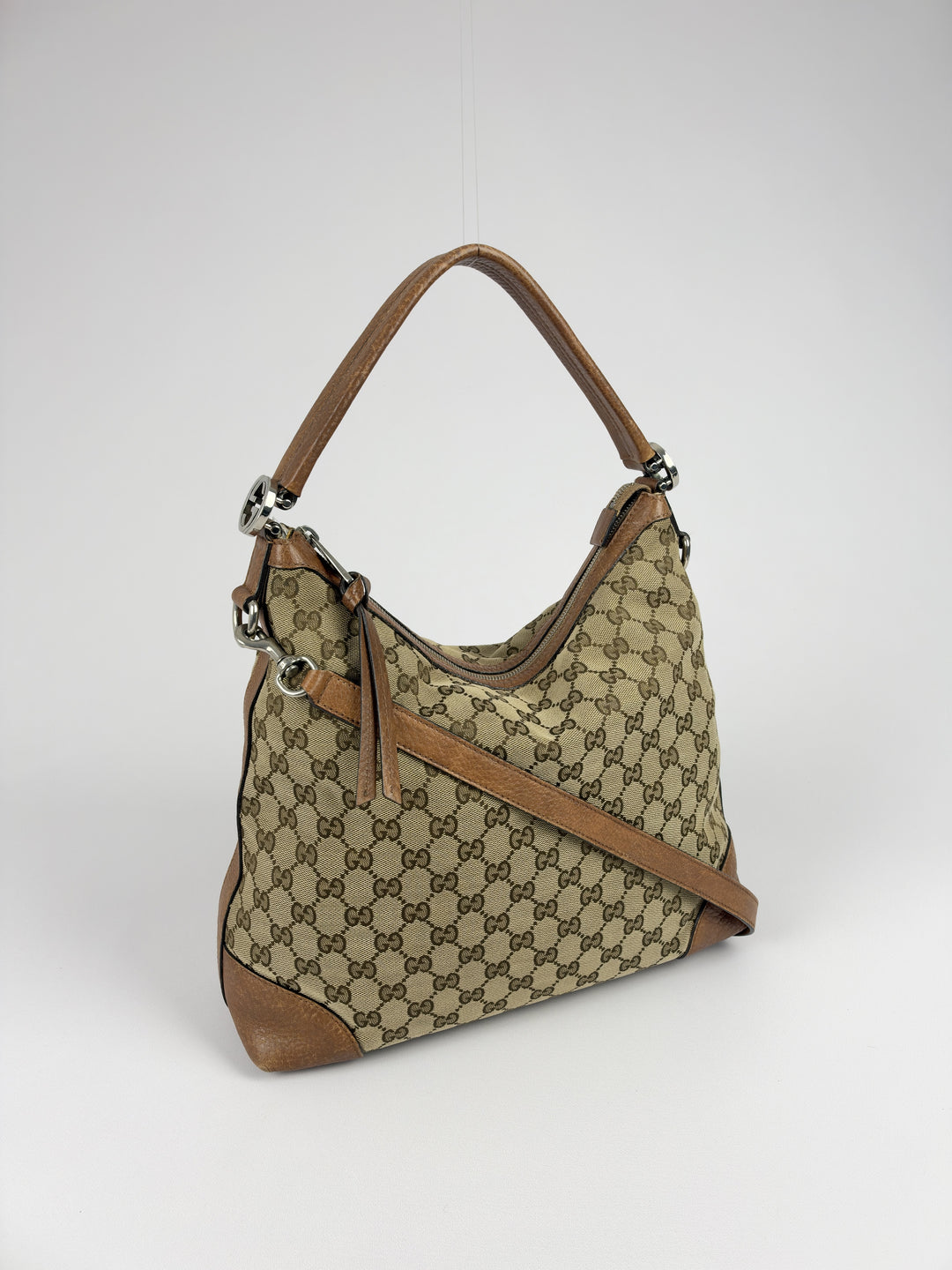 Gucci Miss GG Hobo Shoulder Bag in Beige/Ebenholz, Vorderansicht im Originalfoto