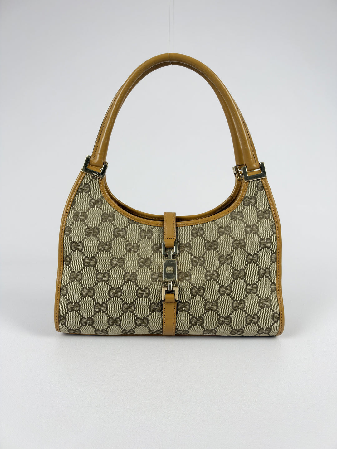 Gucci GG Canvas Jackie Shoulder Bag in Beige/Ebenholz, Vorderansicht im Originalfoto