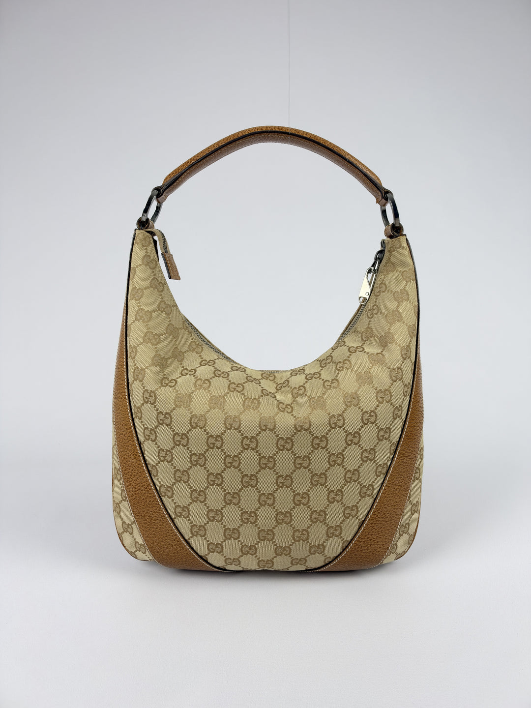 Gucci GG Canvas Small Hobo Shoulder Bag in Beige/Ebenholz, Vorderansicht im Originalfoto