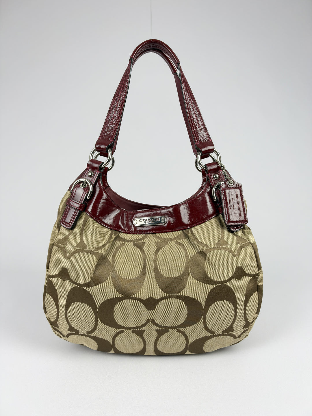 Coach Signature Triple Compartment Hobo Shoulder Bag in Khaki/Braun, Vorderansicht im Originalfoto