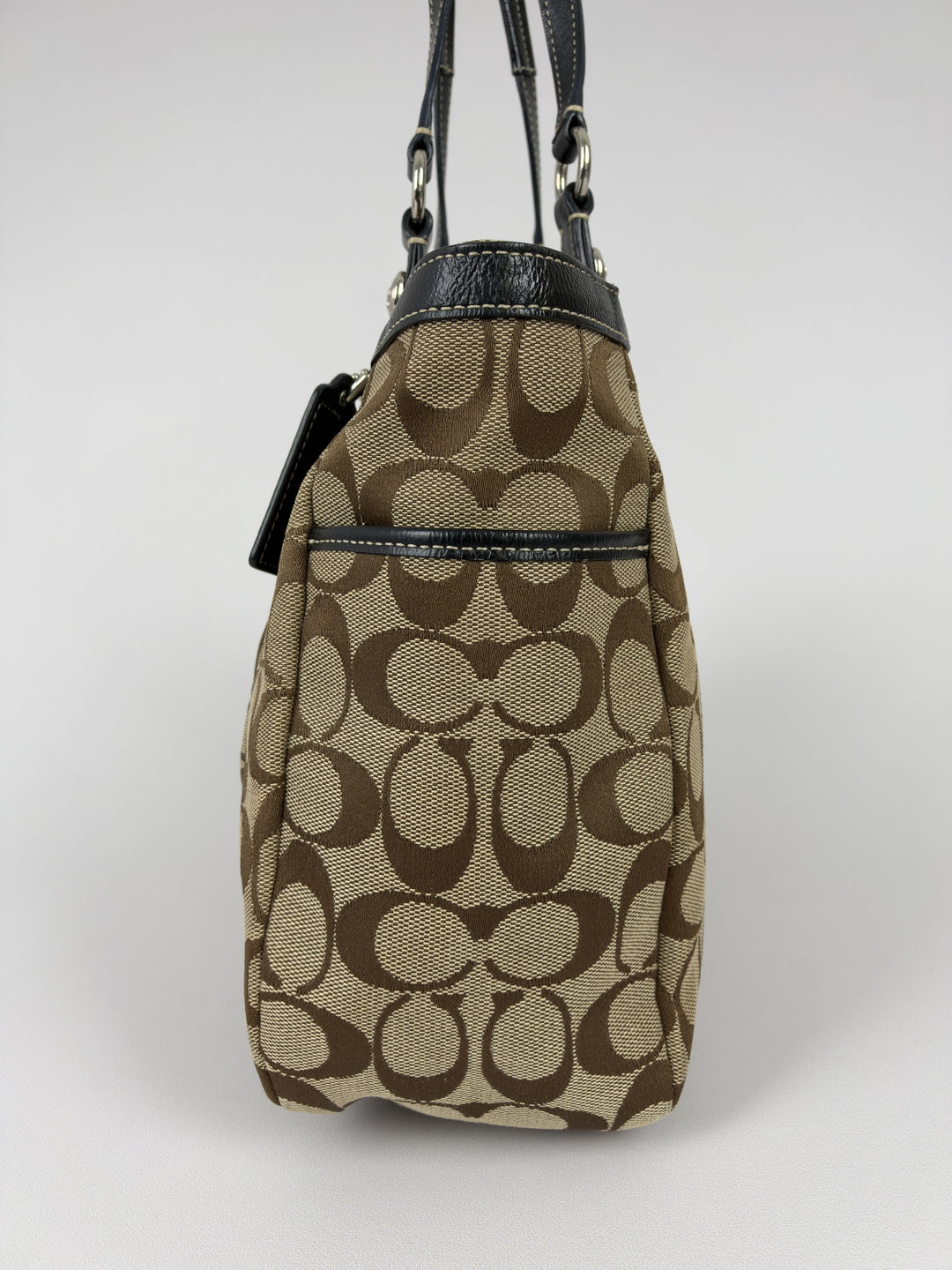 Coach Gallery Signature Tote Shoulder Bag in Khaki/Braun, Detailansicht 1