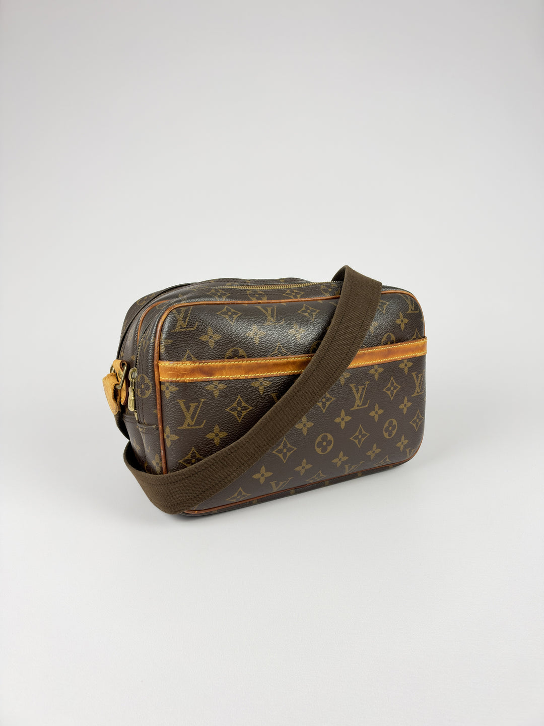 Louis Vuitton Monogram Reporter PM Shoulder Bag in Braun/Beige, Detailansicht 1