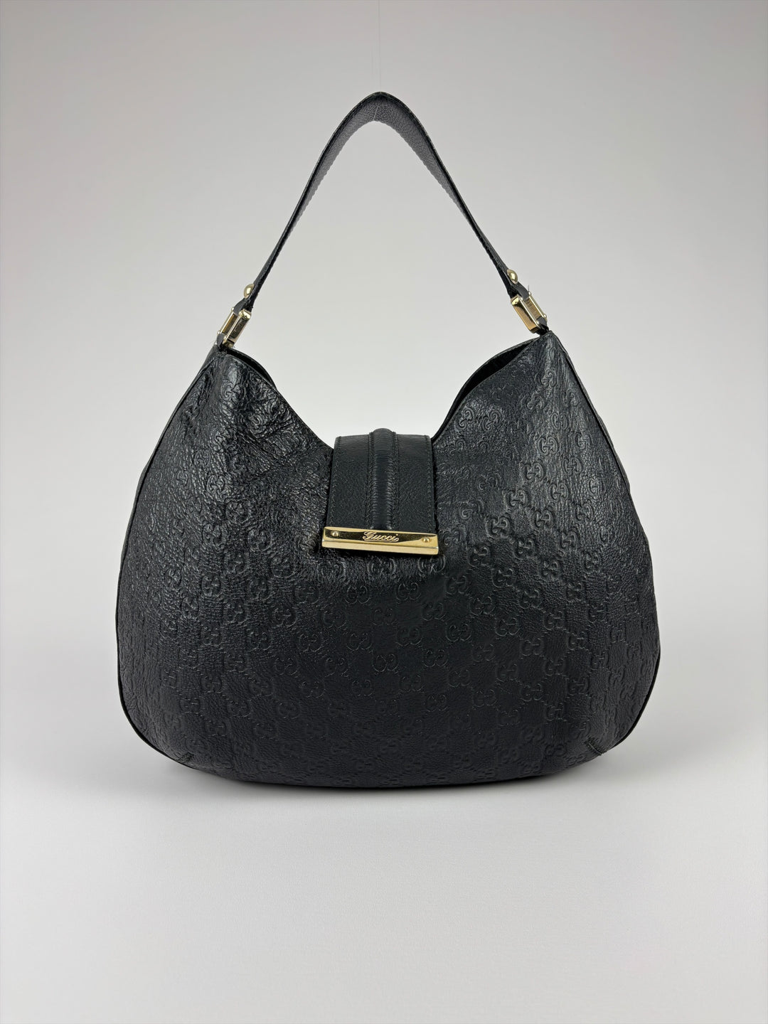 Gucci Guccissima Leather New Britt Hobo Shoulder Bag in Schwarz, Detailansicht 1
