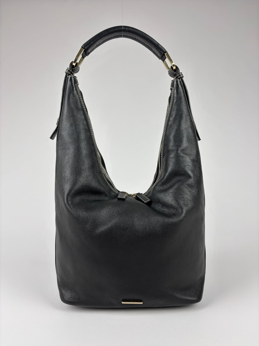 Gucci Leather V Hobo Shoulder Bag in Schwarz, Detailansicht 1