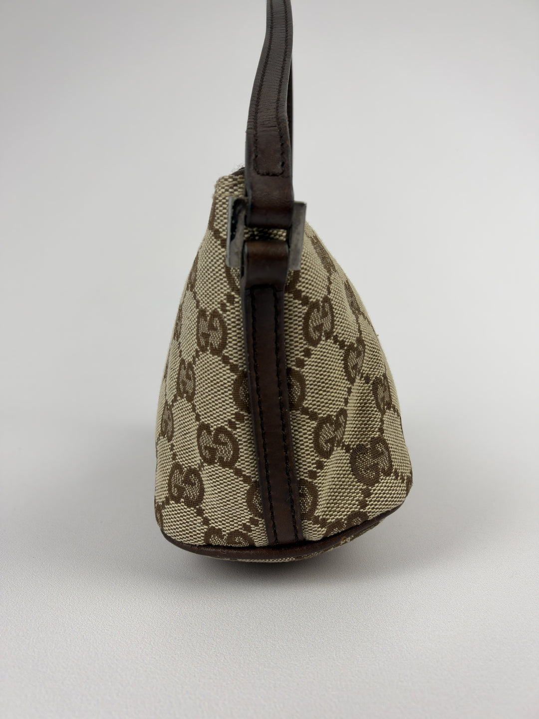 Gucci GG Canvas Boat Pochette in Beige/Braun, Detailansicht 1