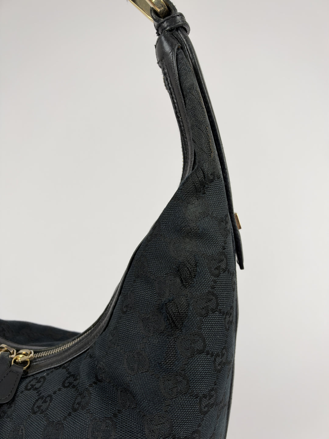 Gucci GG Canvas Hobo Shoulder Bag in Schwarz, Detailansicht 1