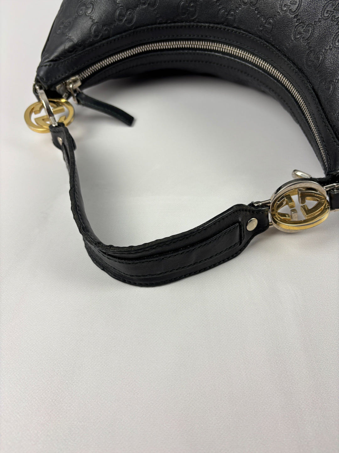 Gucci Guccissima Leather GG Twins Hobo Shoulder Bag in Schwarz, Detailansicht 1