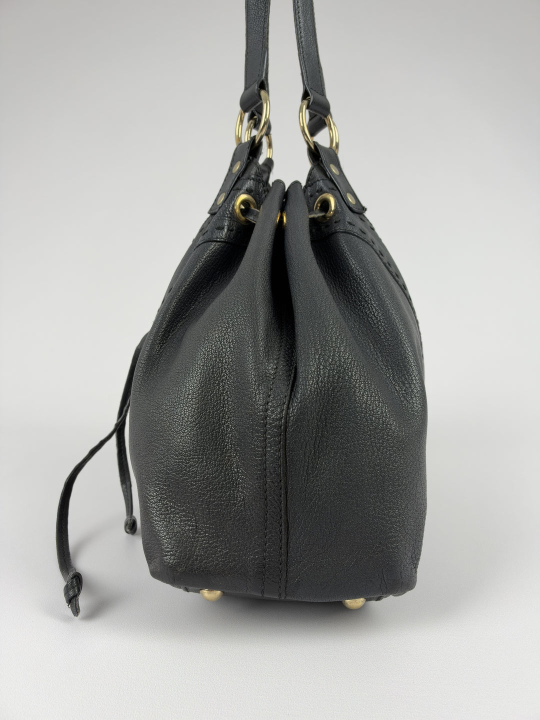Yves Saint Laurent Reversible Double Leather Shoulder Bag in Schwarz, Detailansicht 1