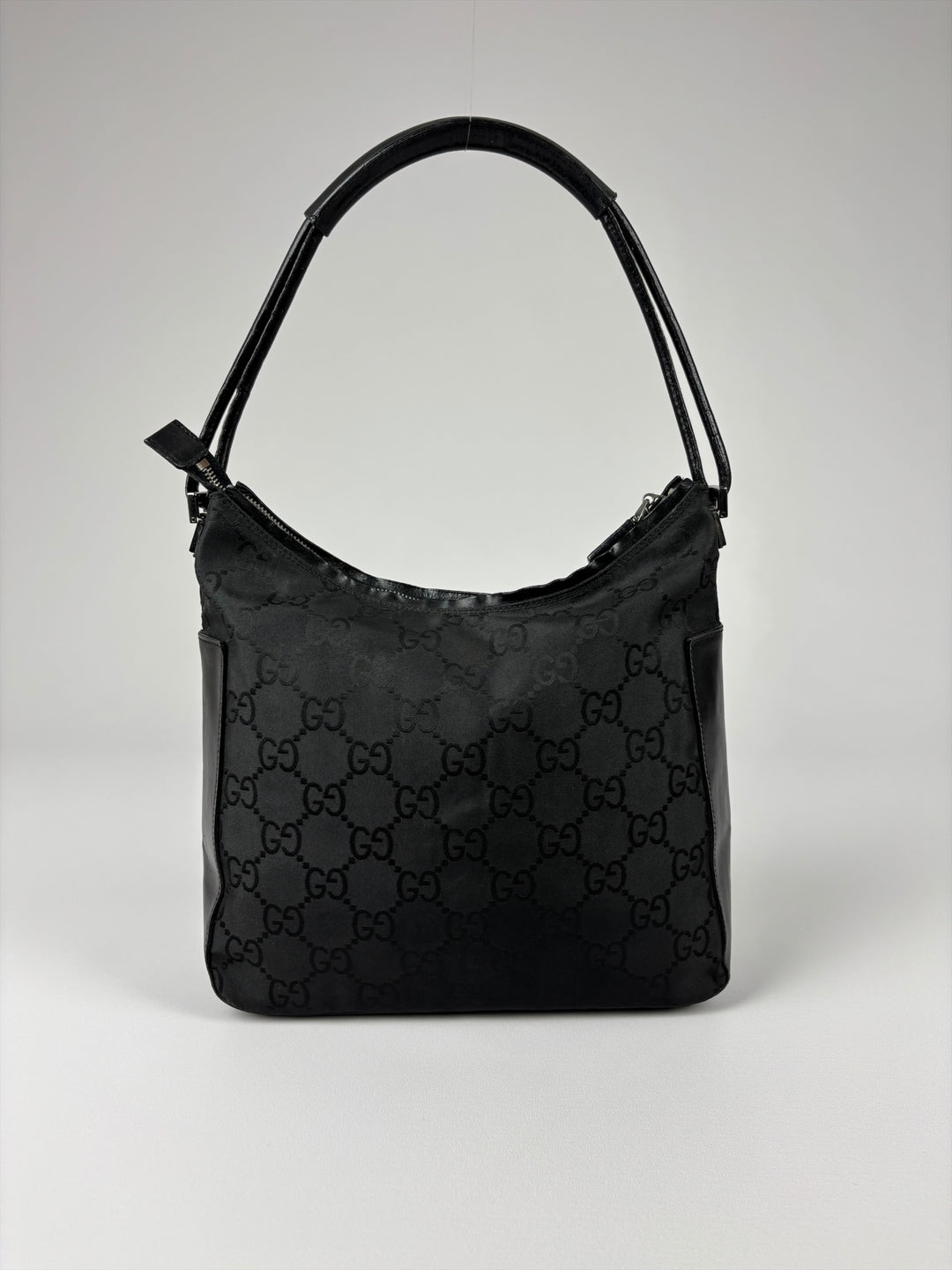 Gucci GG Nylon Hobo Shoulder Bag in Schwarz, Detailansicht 1