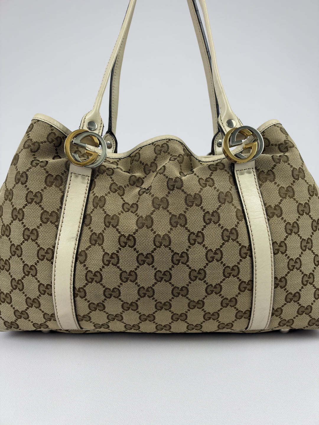 Gucci GG Canvas Twins Abbey Medium Tote Shoulder Bag in Beige/Ebenholz, Detailansicht 1
