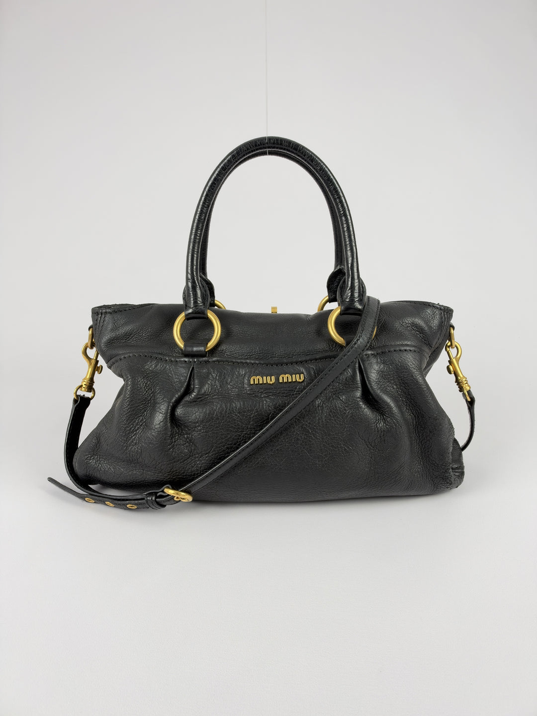 Miu Miu Cervo Shine Leather Shopping Tote Shoulder Bag in Schwarz, Detailansicht 1