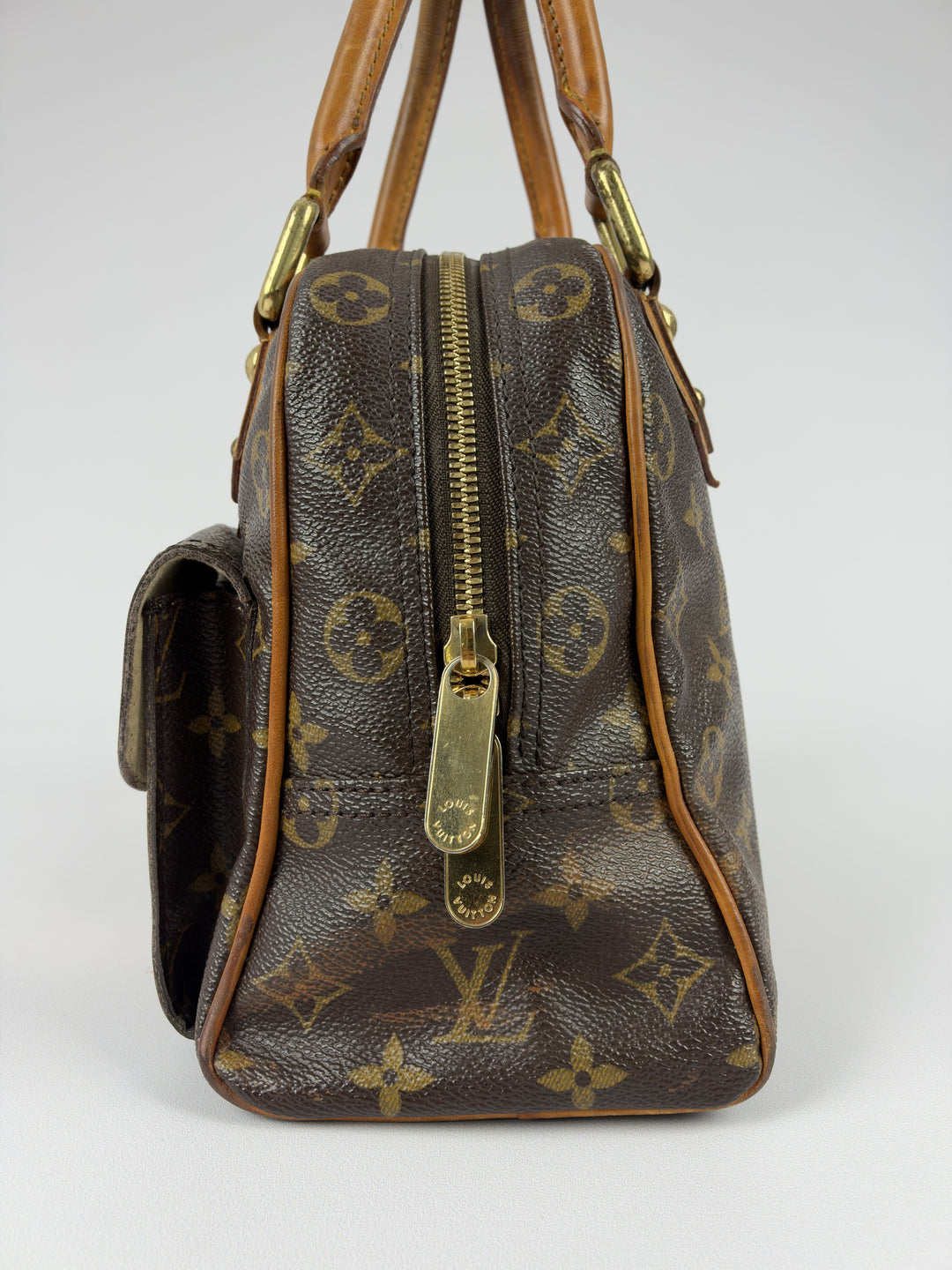 Louis Vuitton Monogram Manhattan PM in Braun, Detailansicht 1