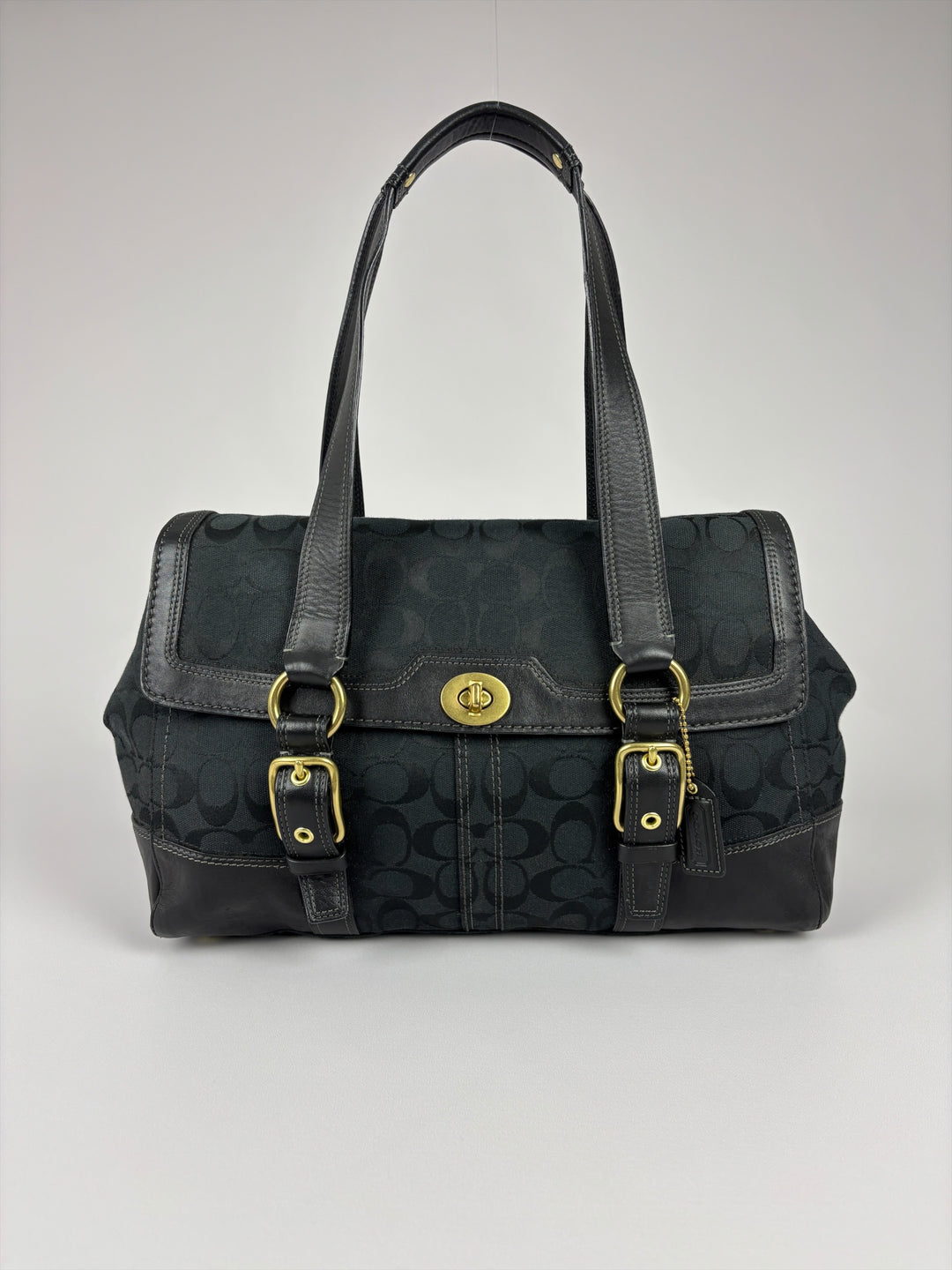 Coach Hampton Signature Flap Satchel Shoulder Bag in Schwarz, Detailansicht 1