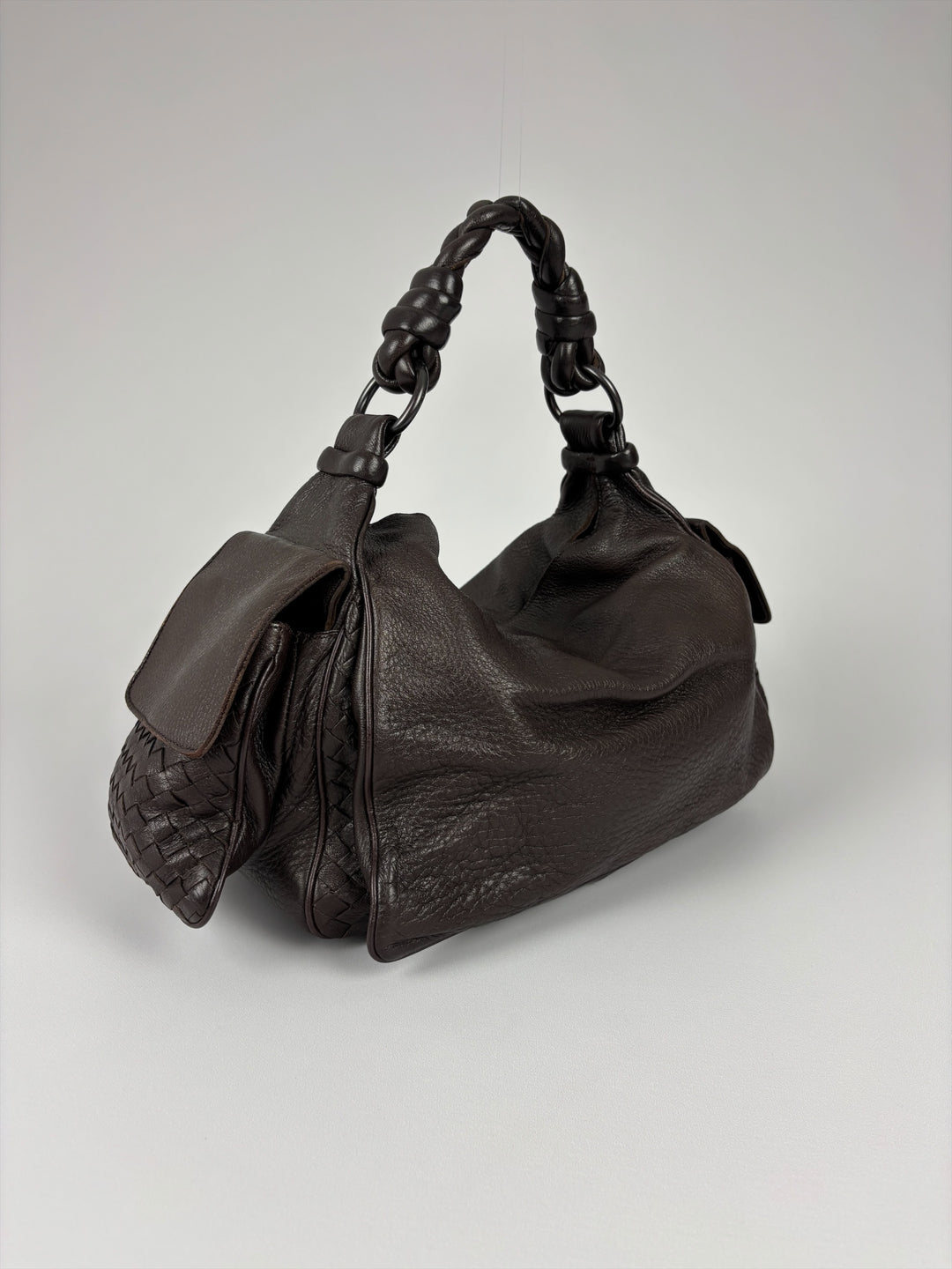 Bottega Veneta Intrecciato Cervo Leather Hobo Shoulder Bag in Dunkelbraun, Detailansicht 1