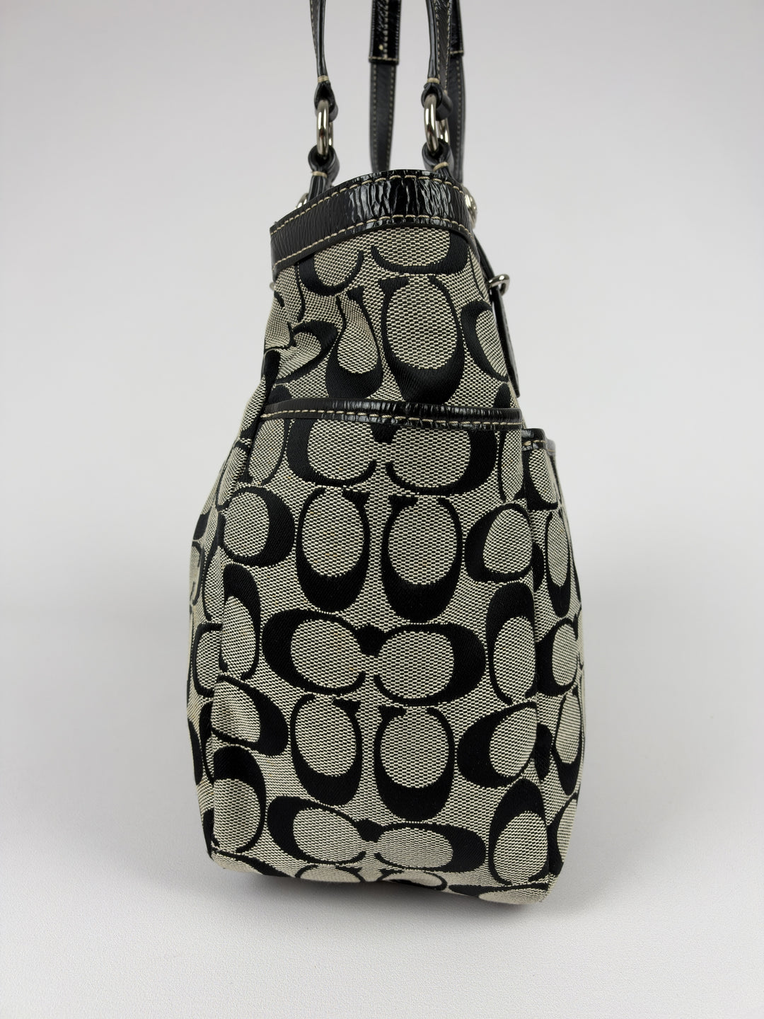 Coach Gallery Signature Tote Shoulder Bag in Grau/Schwarz, Detailansicht 1