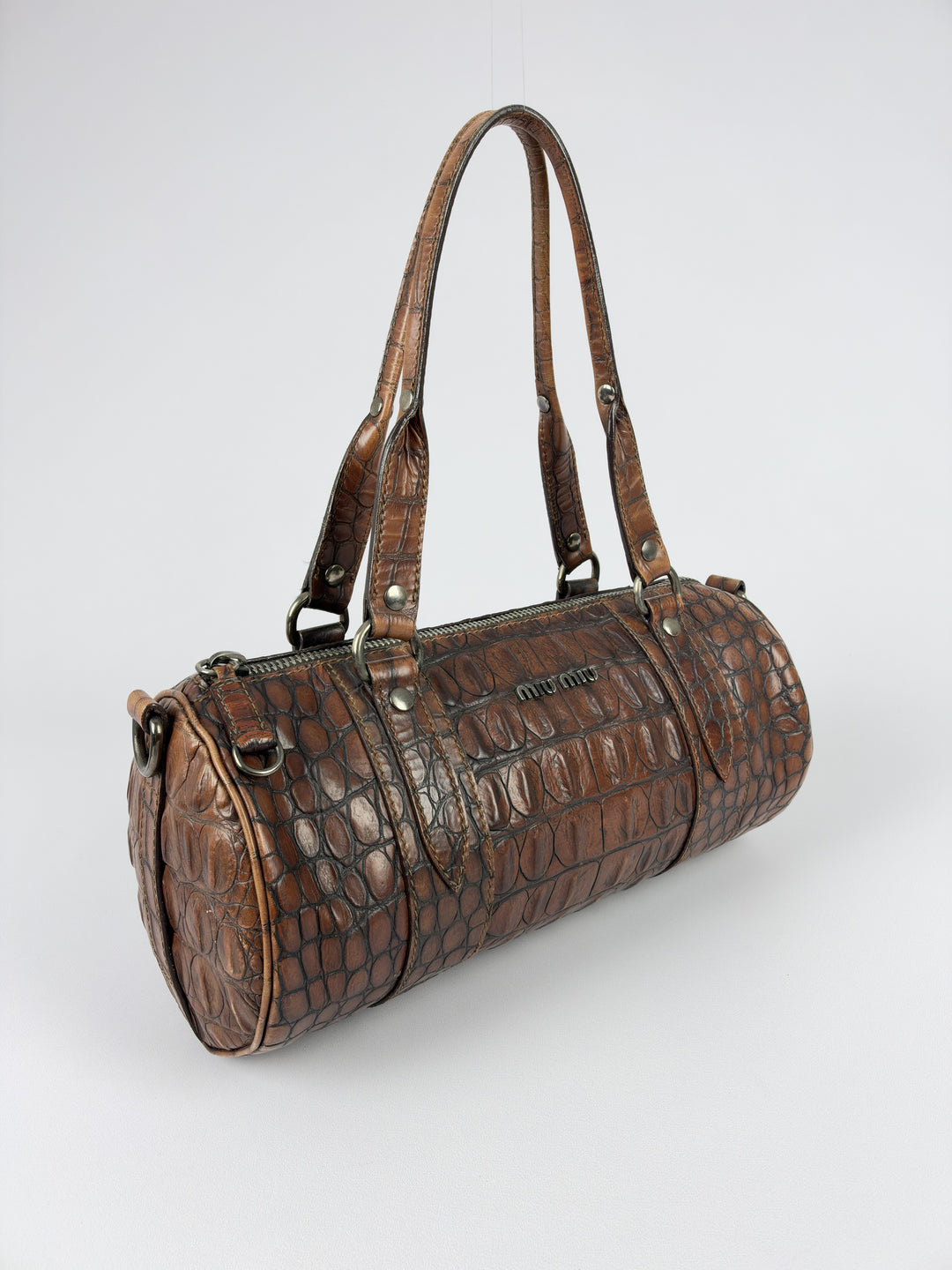 Miu Miu Archive Croc-Embossed Leather Barrel Shoulder Bag in Cognac/Braun, Detailansicht 1