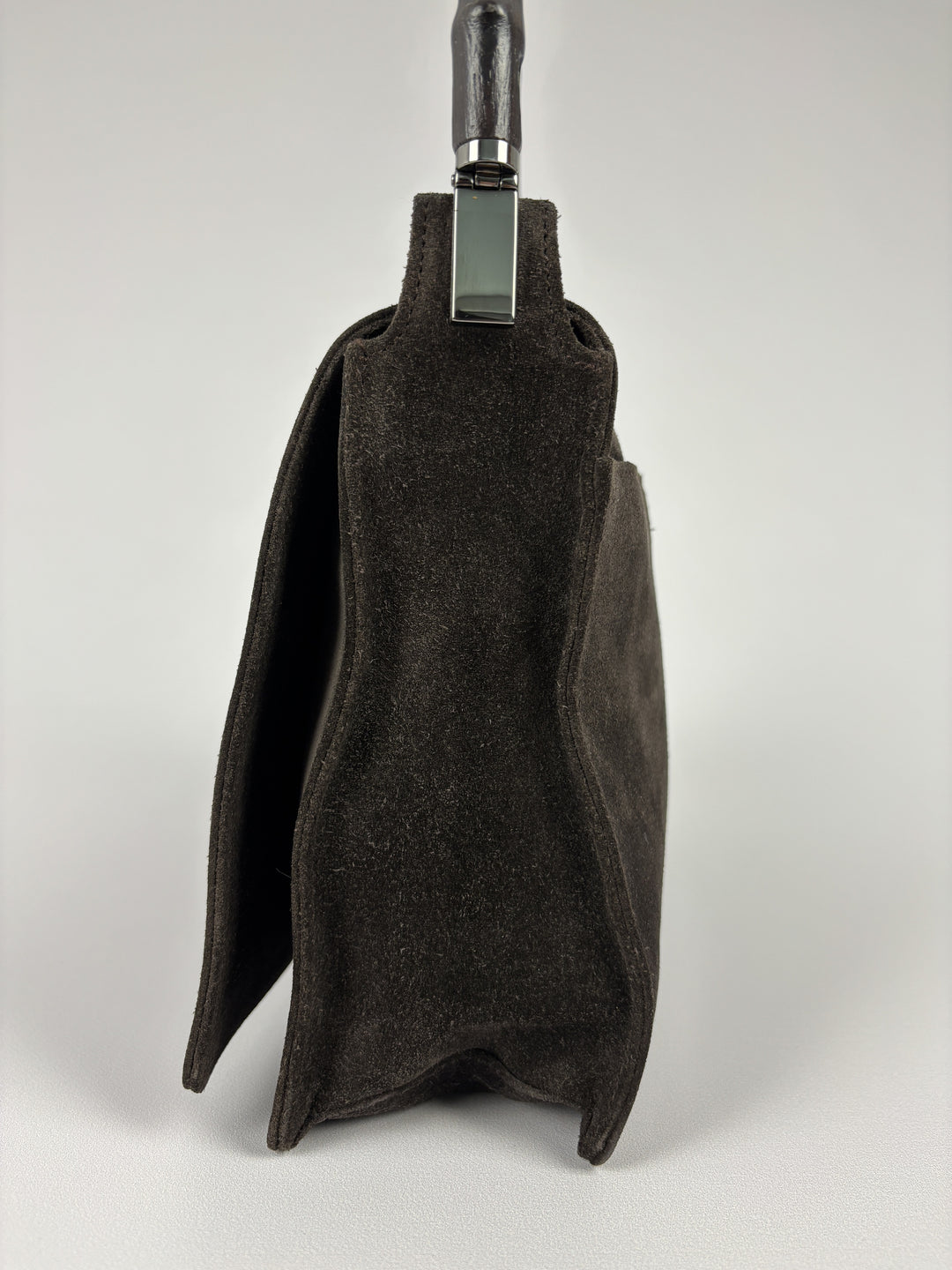 Gucci Bamboo Suede Flap Shoulder Bag in Dunkelbraun, Detailansicht 1