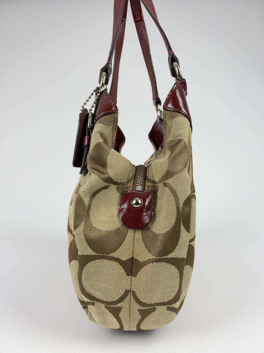 Coach Signature Triple Compartment Hobo Shoulder Bag in Khaki/Braun, Detailansicht 1