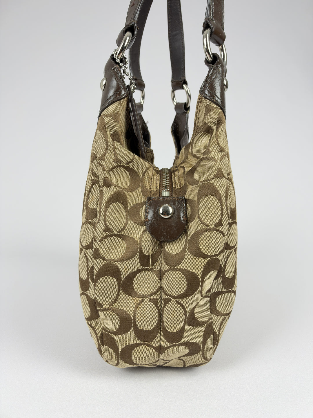 Coach Soho Signature Buckle Hobo Shoulder Bag in Khaki/Braun, Detailansicht 1
