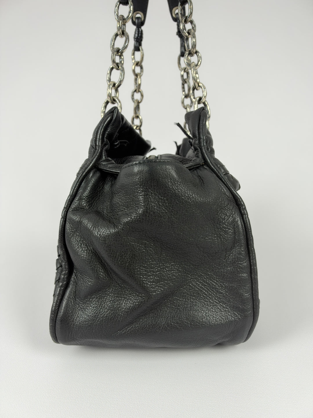 Bottega Veneta Nappa Intrecciato Chain Shoulder Bag in Schwarz, Detailansicht 2