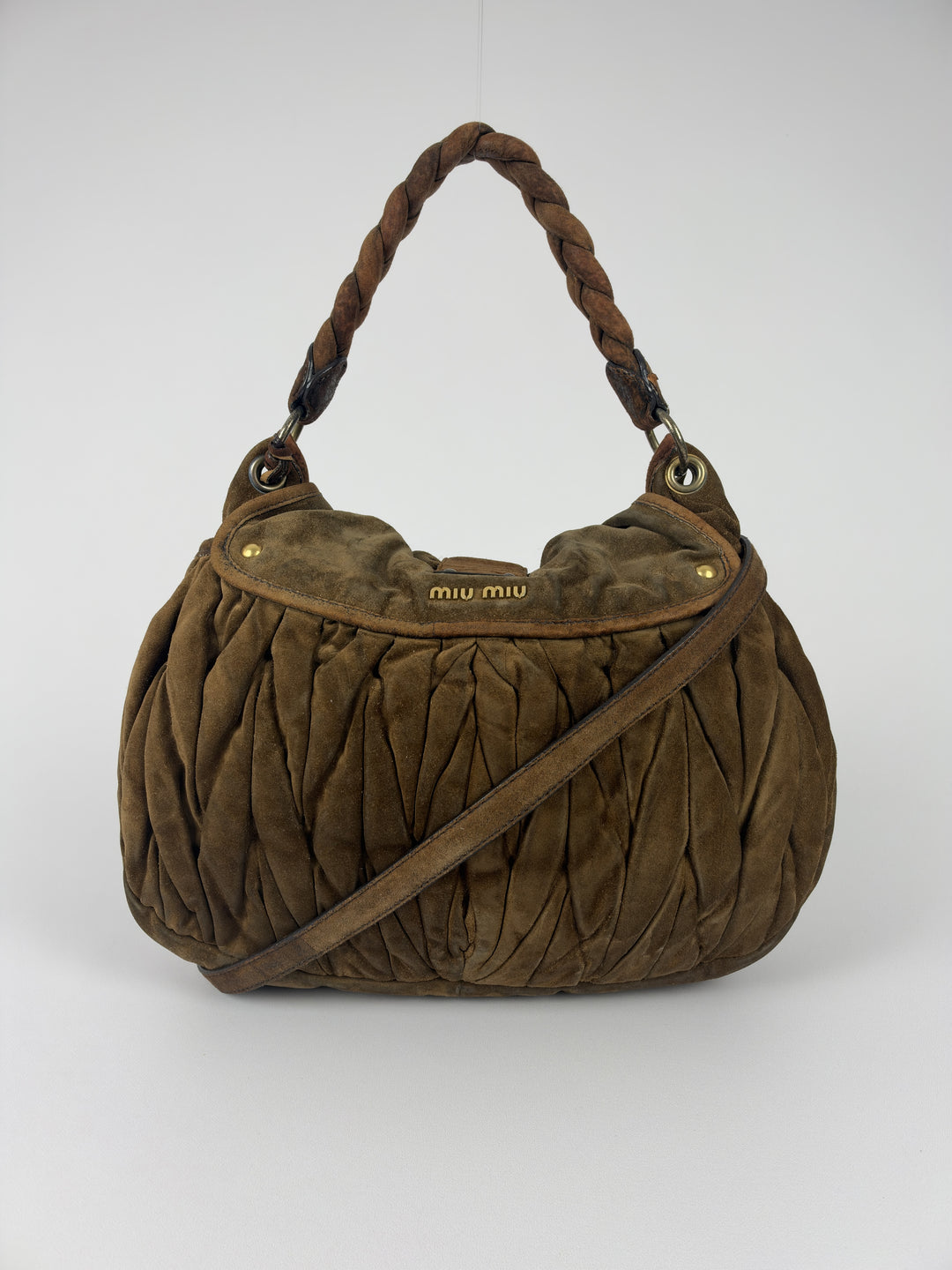 Miu Miu Coffer Matelassé Suede Hobo Shoulder Bag in Oliv-/Tabakbraun, Detailansicht 2