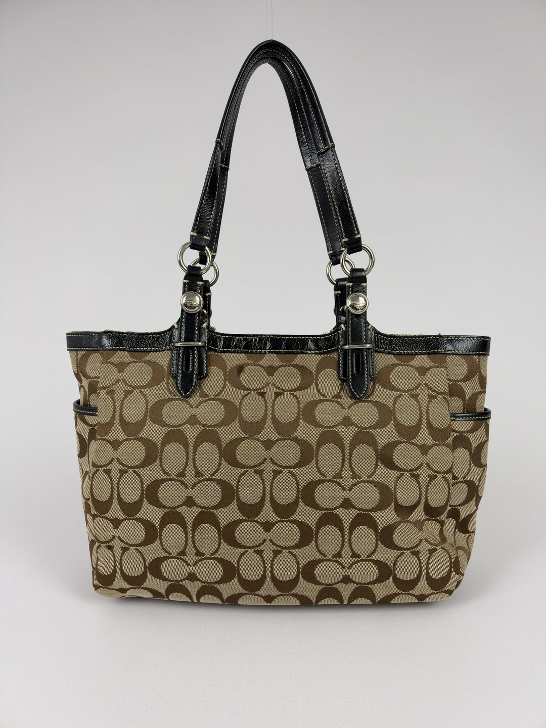 Coach Gallery Signature Tote Shoulder Bag in Khaki/Braun, Detailansicht 2