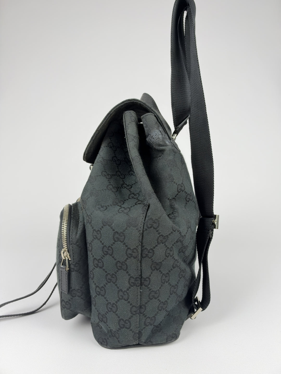 Gucci GG Canvas Jackie Backpack in Schwarz, Detailansicht 2