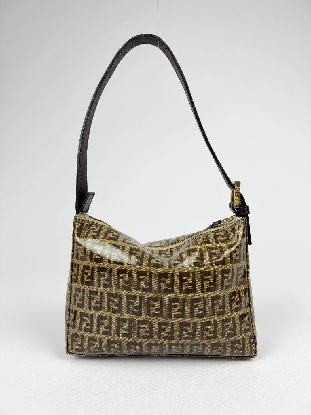 Fendi Zucca Coated Canvas Pochette Shoulder Bag in Tabakbraun/Schwarzbraun, Detailansicht 2