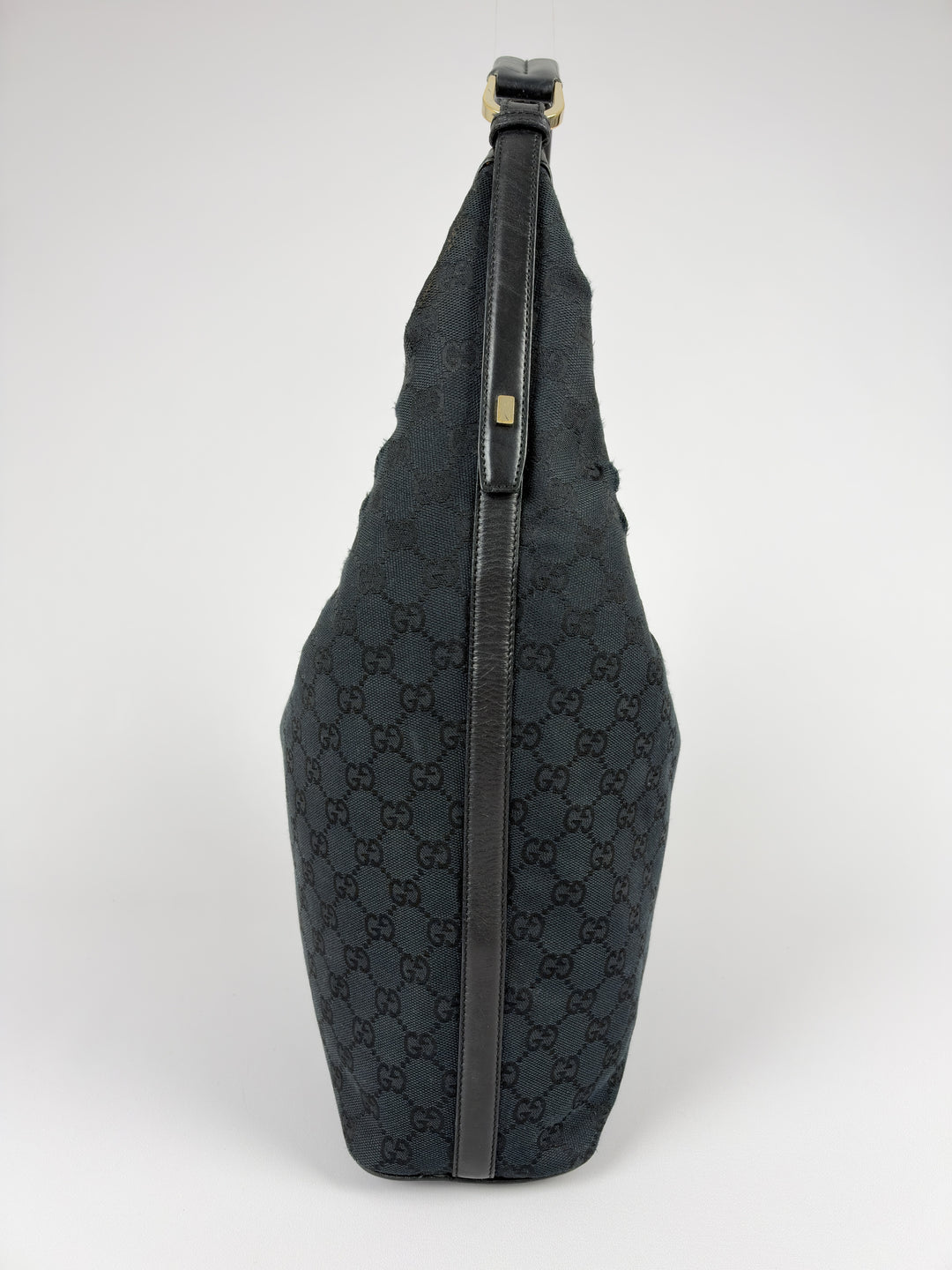 Gucci GG Canvas Hobo Shoulder Bag in Schwarz, Detailansicht 2
