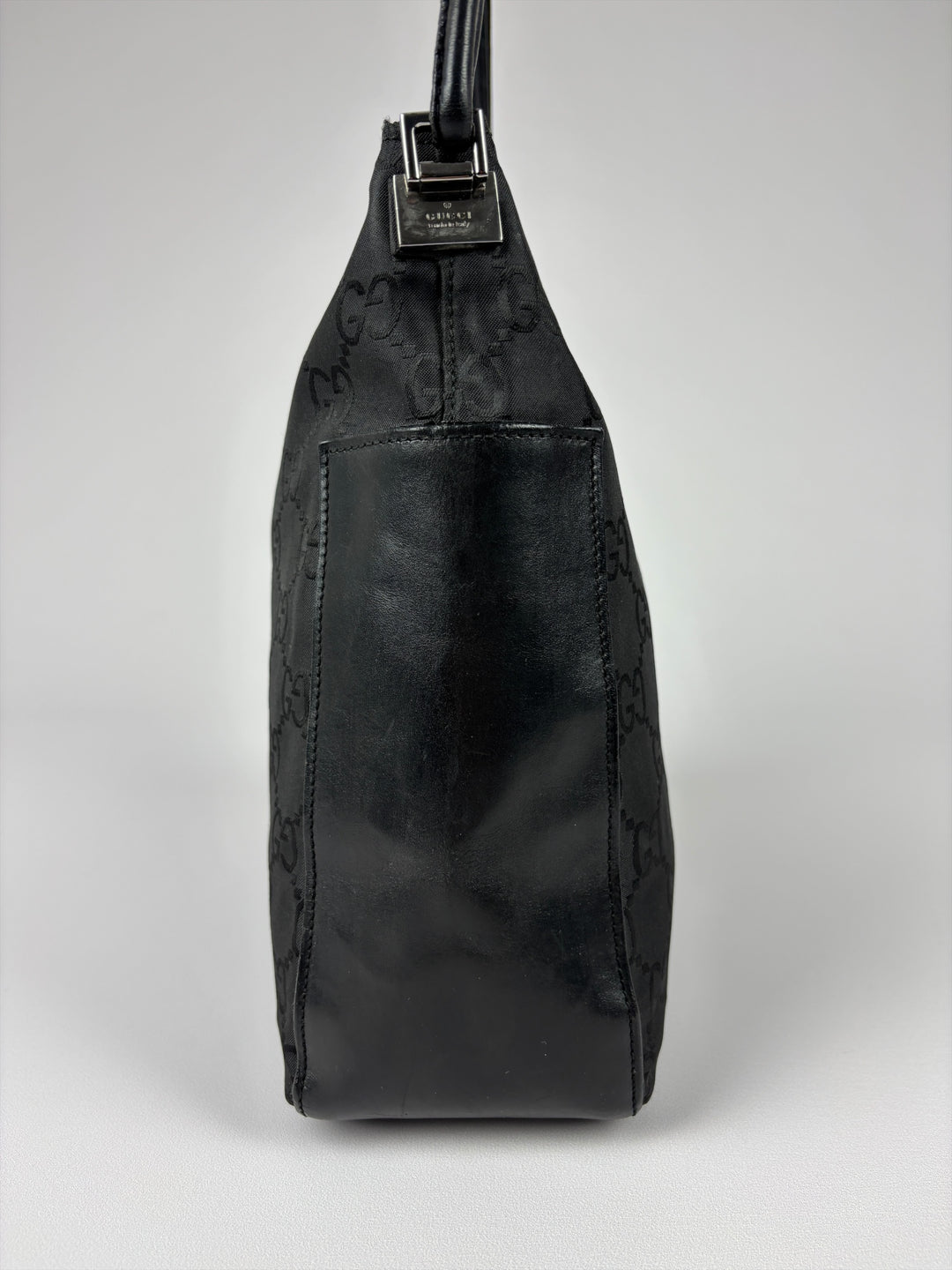 Gucci GG Nylon Hobo Shoulder Bag in Schwarz, Detailansicht 2