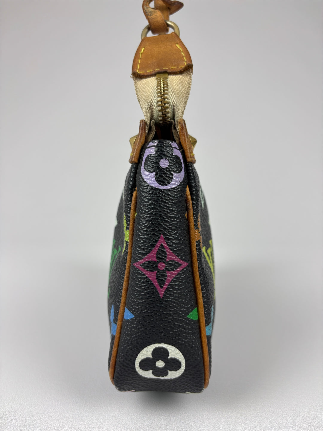 Louis Vuitton Monogram Multicolore Pochette Accessoires Shoulder Bag in Schwarz, Detailansicht 2