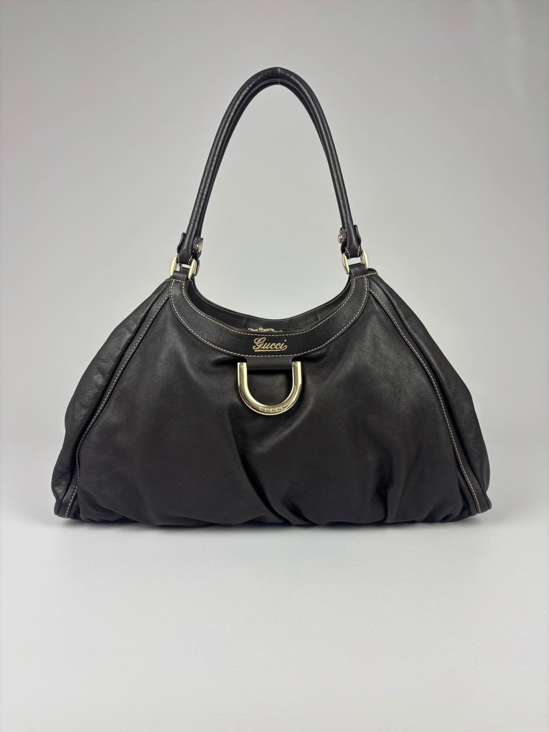 Gucci Abbey D-Ring Leather Hobo Shoulder Bag in Dunkelbraun, Detailansicht 2