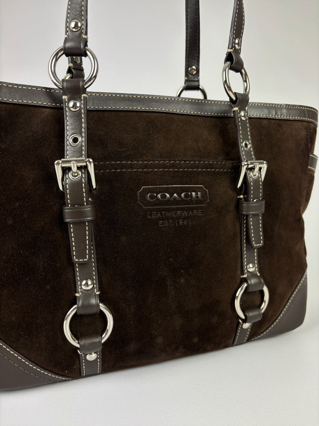 Coach Gallery Suede Tote Shoulder Bag in Dunkelbraun, Detailansicht 2