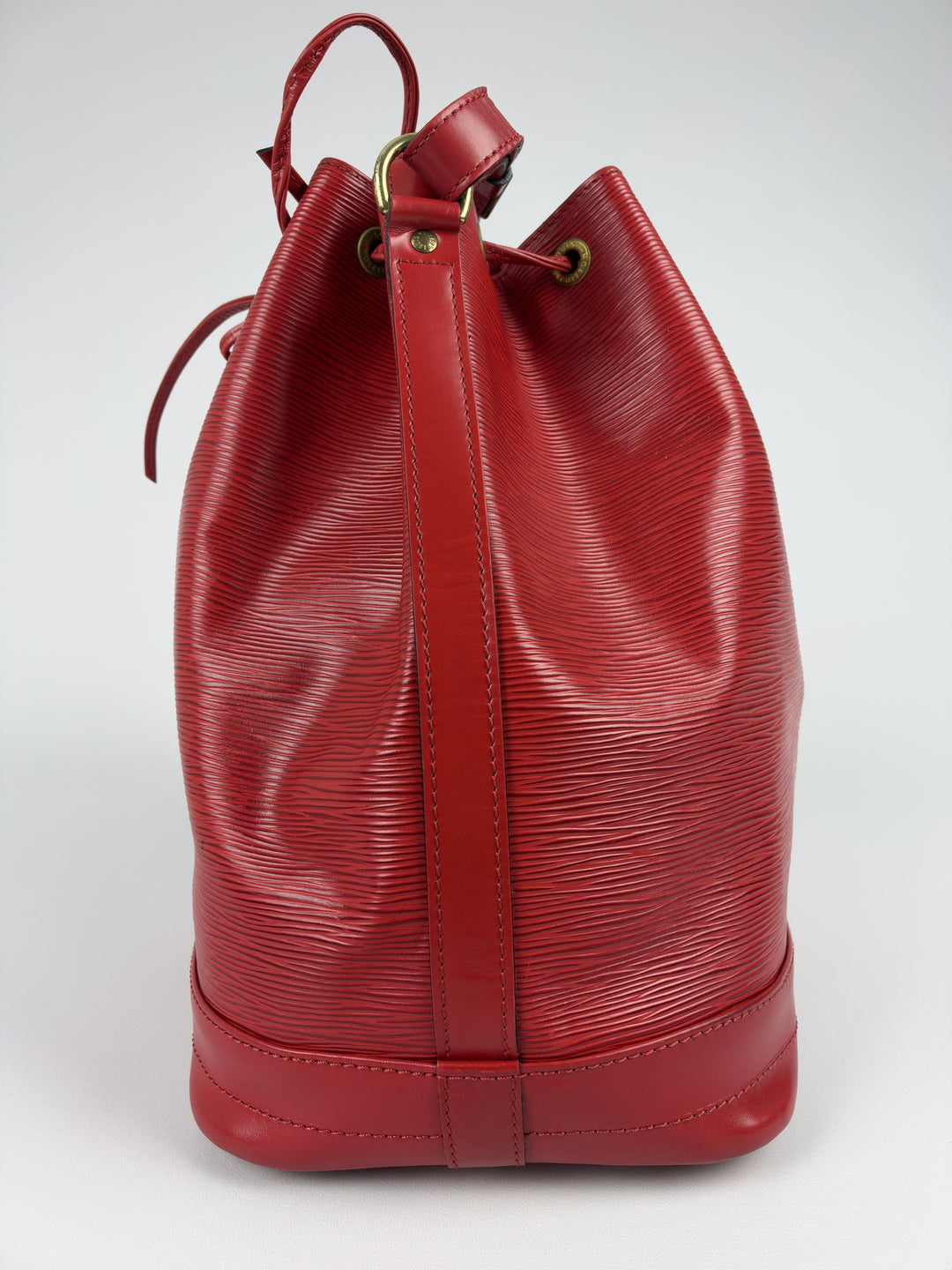 Louis Vuitton Epi Noé GM Shoulder Bag in Rot, Detailansicht 2