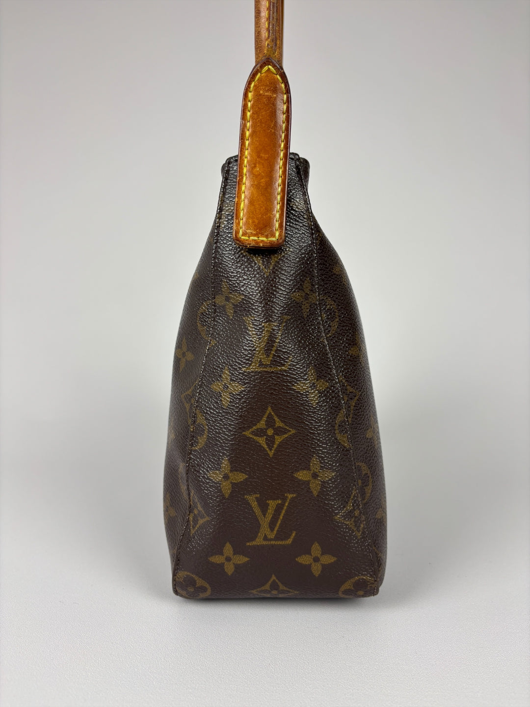 Louis Vuitton Monogram Looping PM Shoulder Bag in Braun, Detailansicht 2