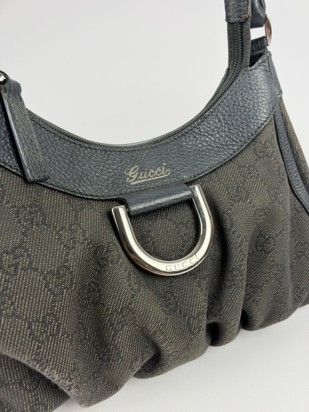 Gucci Abbey D-Ring Small Hobo Shoulder Bag in Anthrazit/Dunkelgrau, Detailansicht 2