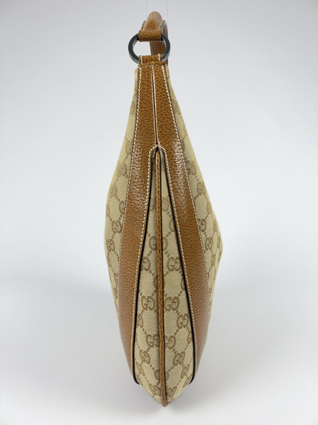 Gucci GG Canvas Small Hobo Shoulder Bag in Beige/Ebenholz, Detailansicht 2