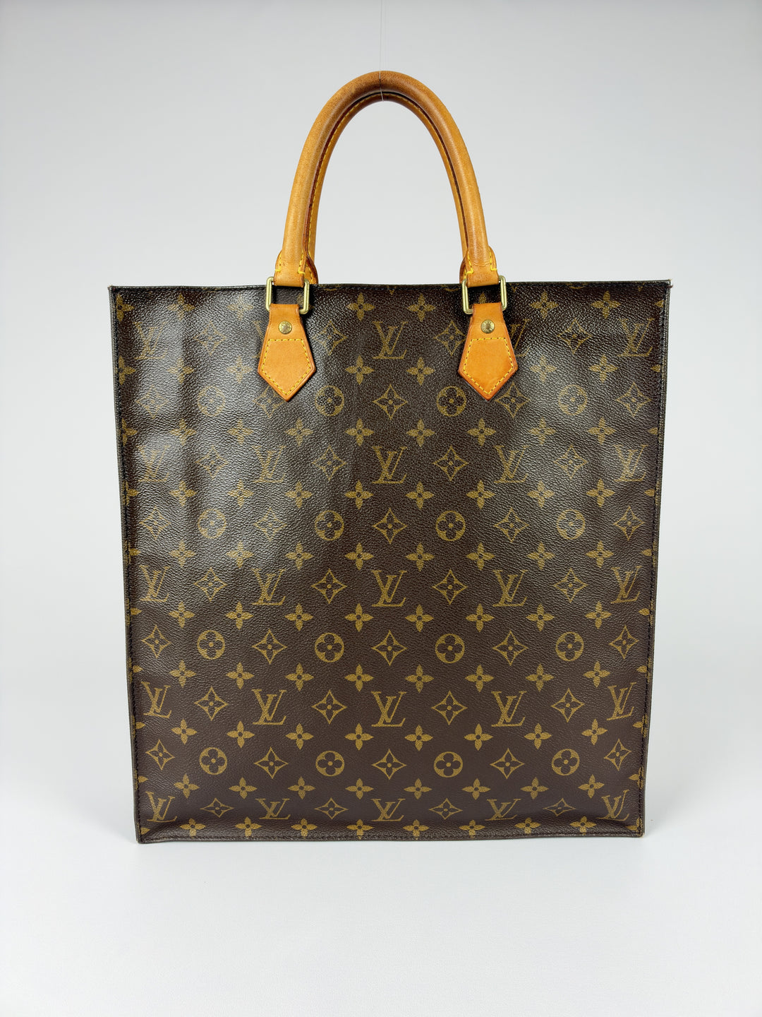 Louis Vuitton Monogram Sac Plat in Braun, Detailansicht 2