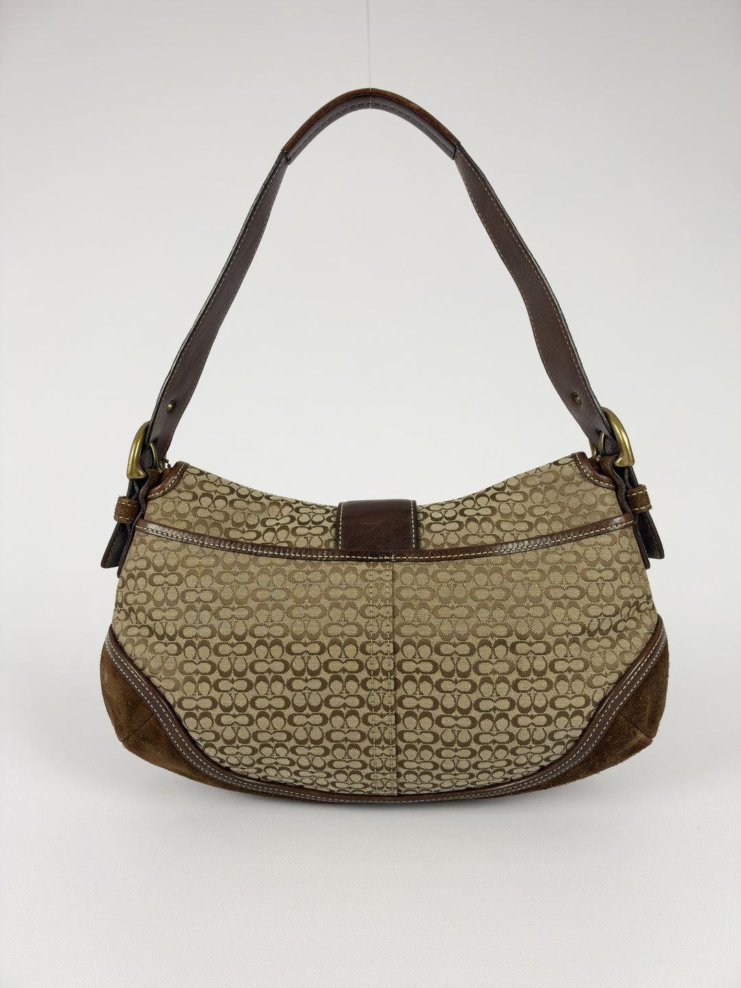Coach Soho Mini Signature Suede Buckle Flap Shoulder Bag in Khaki/Braun, Detailansicht 3
